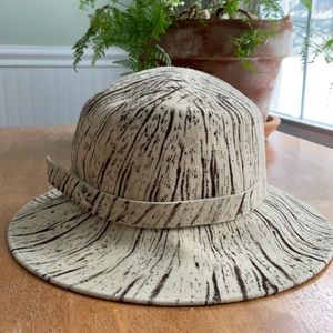 Gorgeous vintage cream and brown felt hat